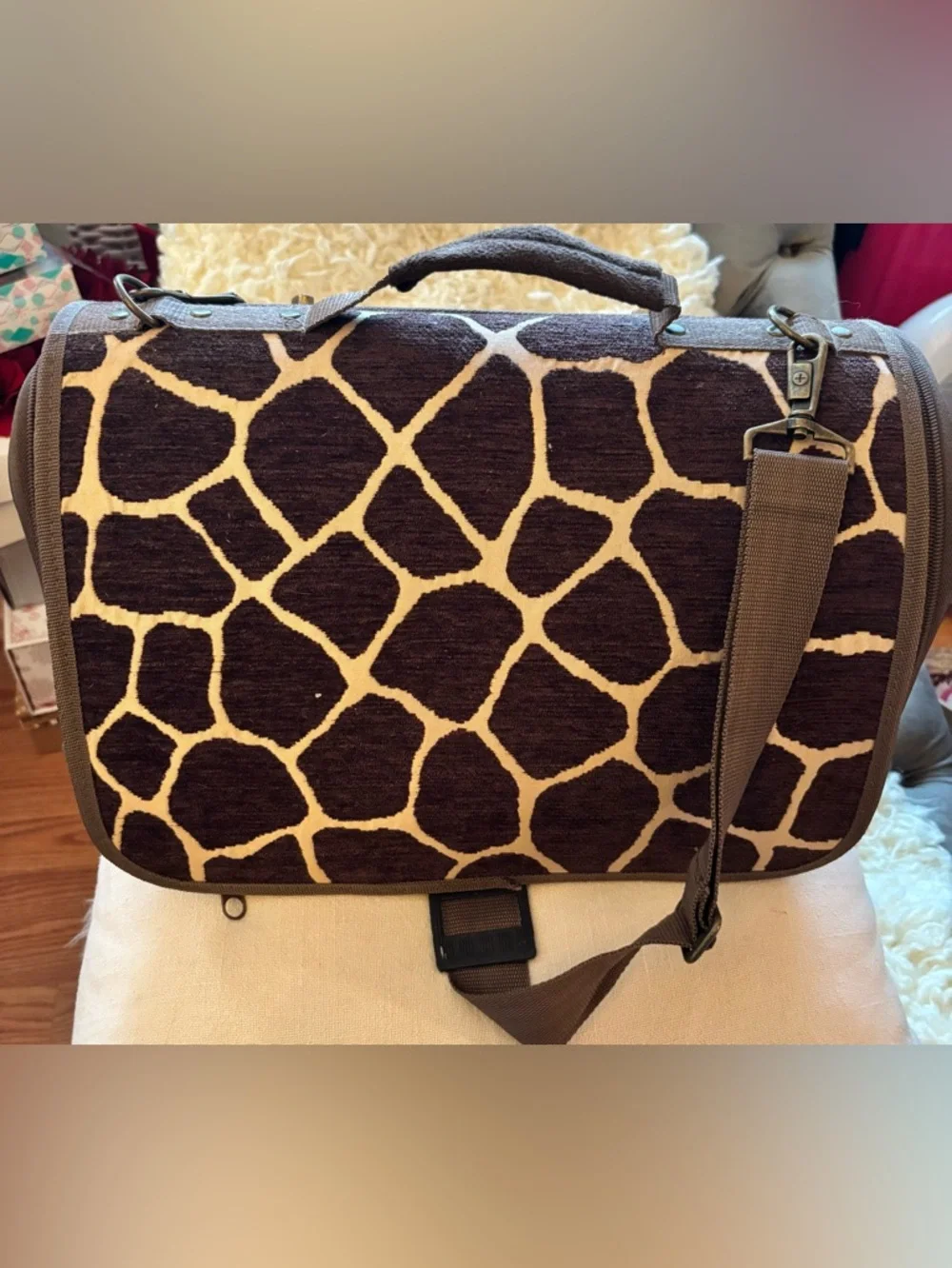Brown Giraffe-Print pet carrier
